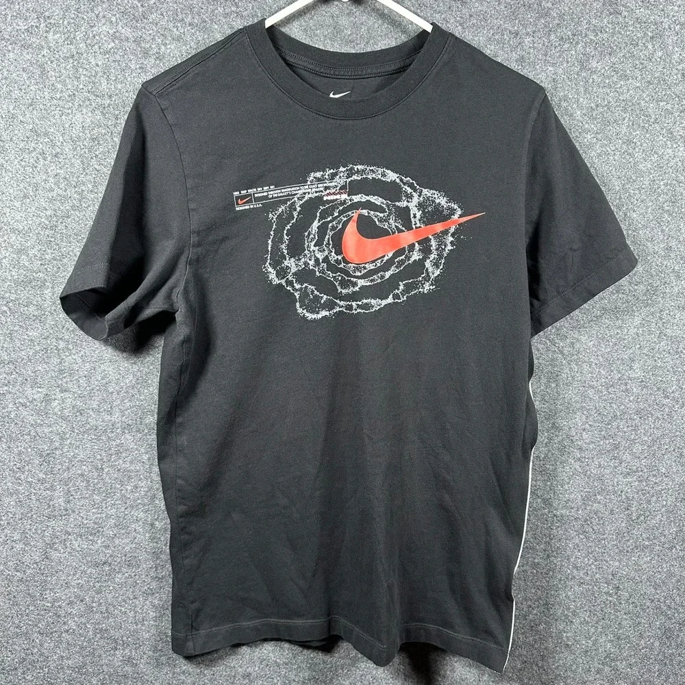 Nike Deep Spaces Graphic T-Shirt Black Red Galaxy Mens Size S‎